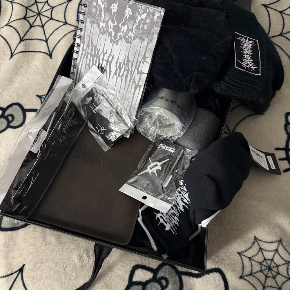 Dolls Kill Darkerwavs Obsession Box - Picture 2 of 4